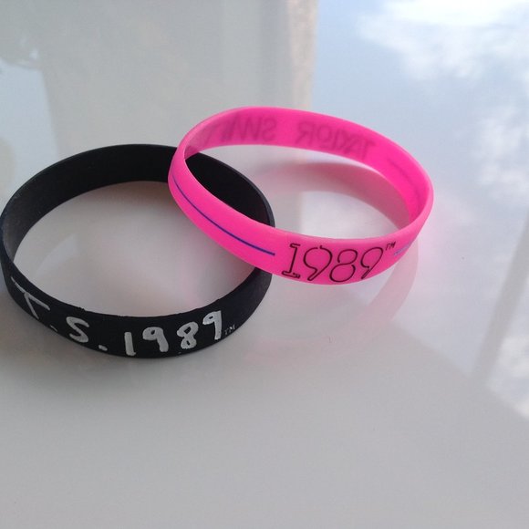 TAYLOR SWIFT VIP Merchandise Set from “1989 Tour” - Picture 6 of 15